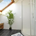 Lynfield 3*