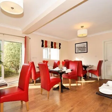 Lynfield 3*