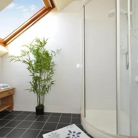 Lynfield 3*
